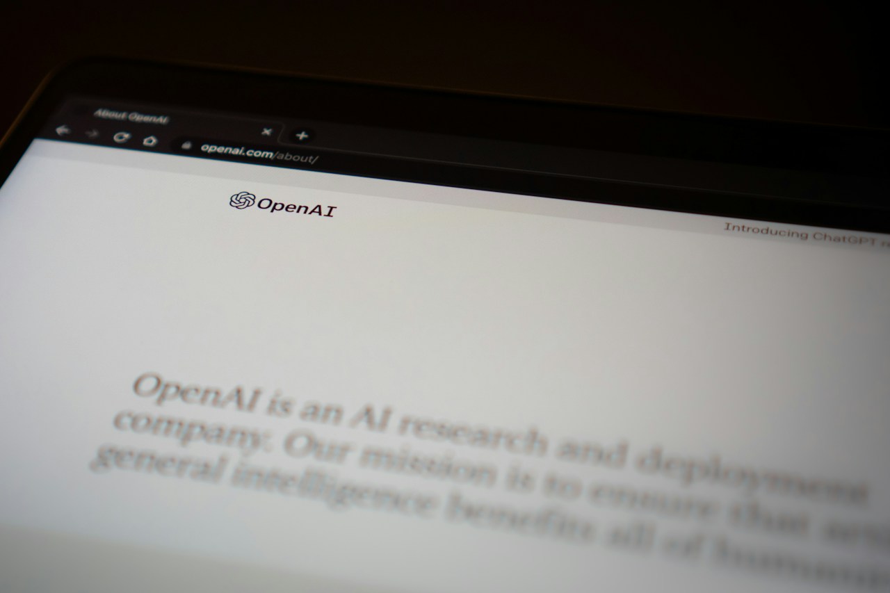 AI assistant helping write an email on a computer